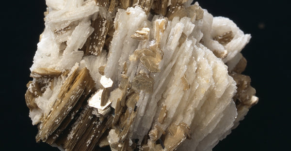 Cleavelandite Meaning And Spiritual Properties