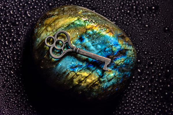 How to Identify Healing Stones: Labradorite