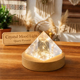 Crystal Mood Light (klar kvarts medium pyramide)