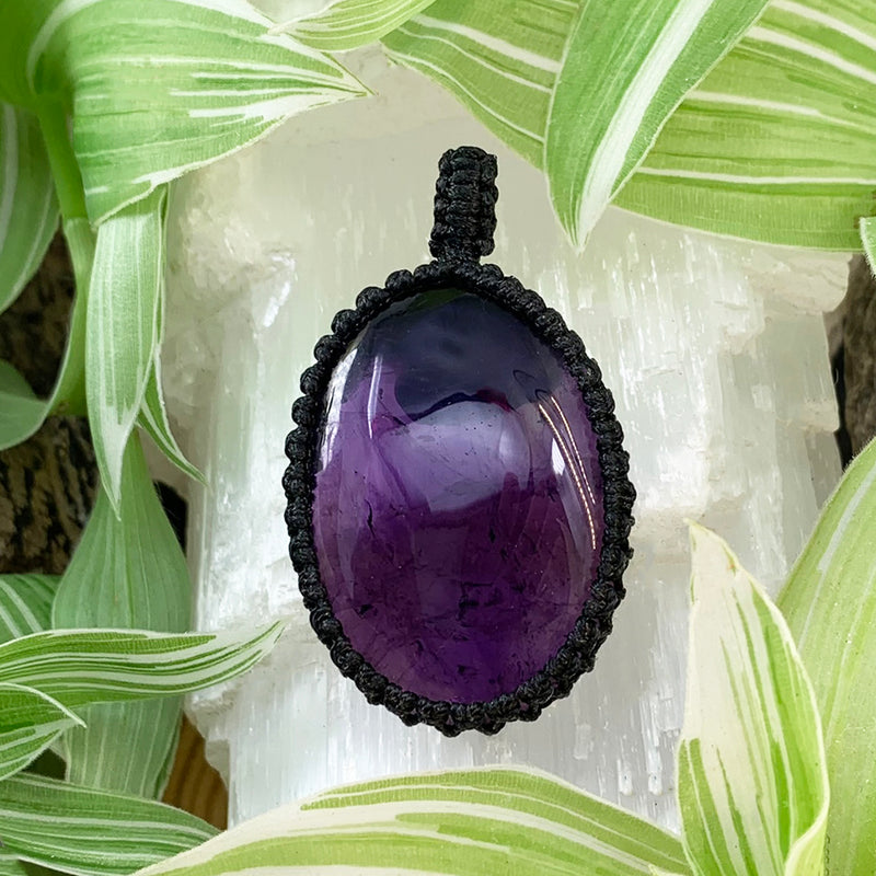 Amethyst Macramé Pendant Necklace