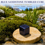 Cubo caído de arenito azul