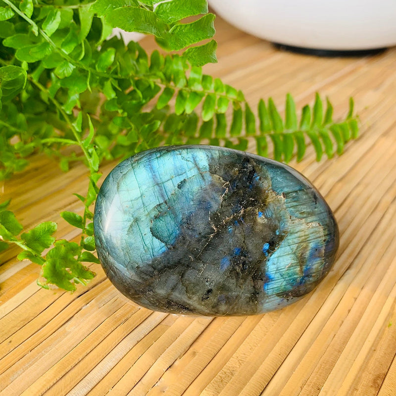 Labradorite Palmstone - palmstone