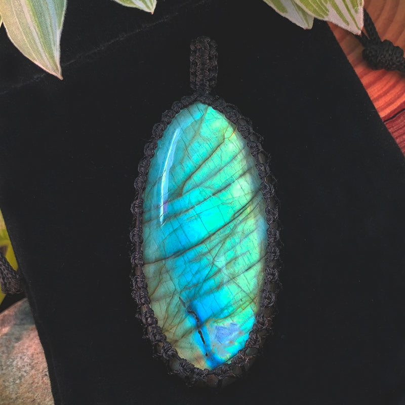 Labradorite Macramé Pendant Necklace